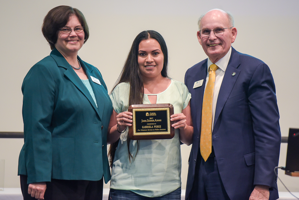 2017 Volunteer Award recipients Gabriela Perez