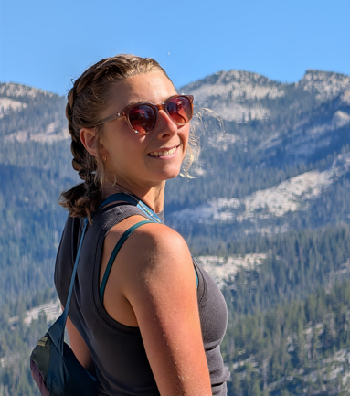 Lilly in front of mountains